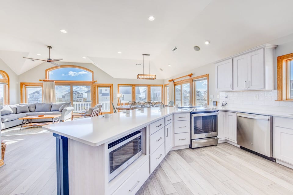10-Surf-Or-Sound-Realty-600-Avon Sea Breeze-Kitchen-03