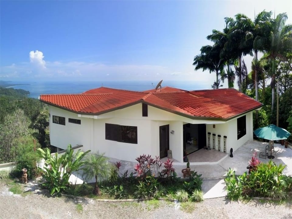 The Main House has 4 bedrooms and 4 bathrooms
