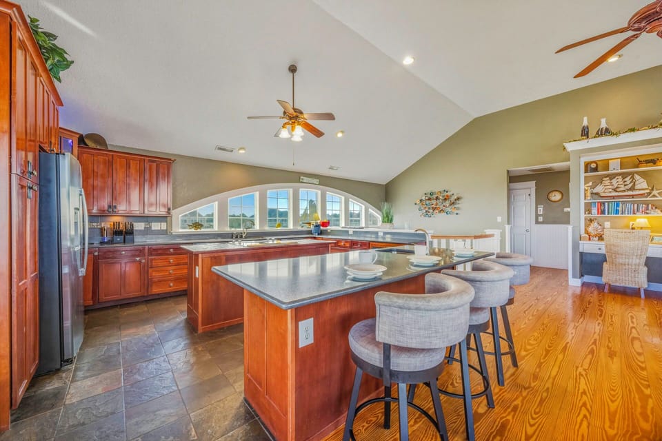 Surf or Sound Realty - 438 - Sounds Terrific - Kitchen -2