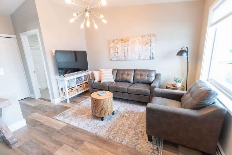 Colony Suites (Suite 8) Living/Seating Area