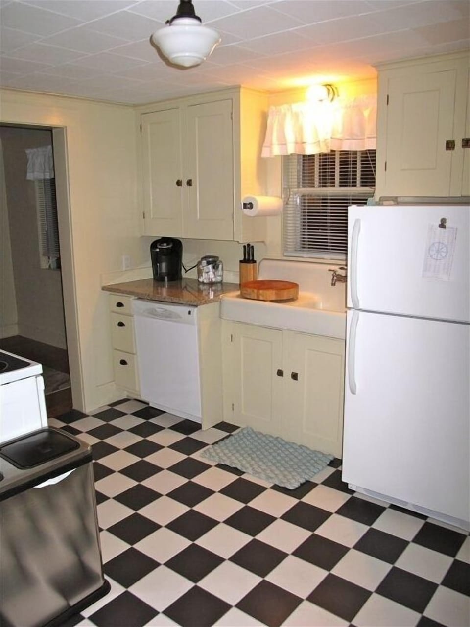 Simple 1920's kitchen with all the amenities of home!