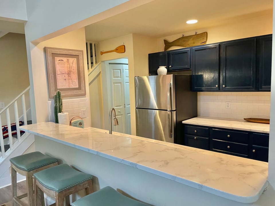 Open floor plan kitchen and breakfast bar