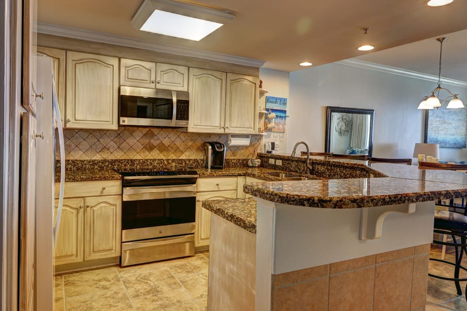 Fully equipped kitchen - upgraded appliances