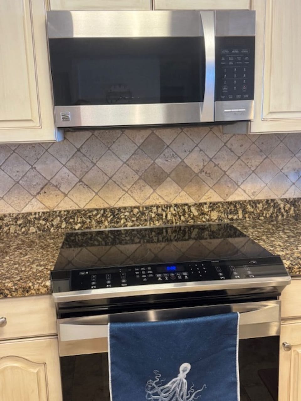 Recently upgraded stove and microwave
