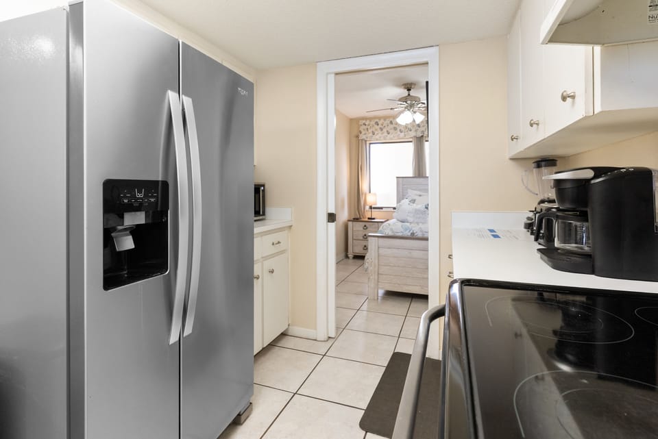 Ice machine, microwave, blender, Keurig, combo, regular coffee, toaster