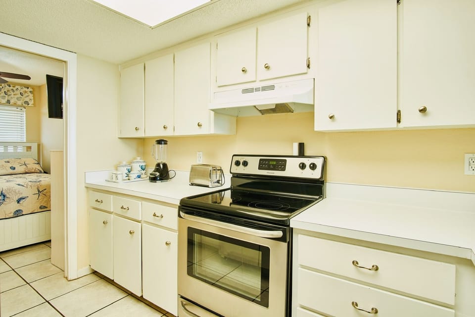 Kitchen equipped with all utensils