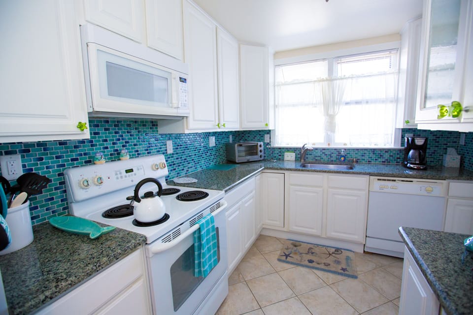 Updated Kitchen with Granite countertop