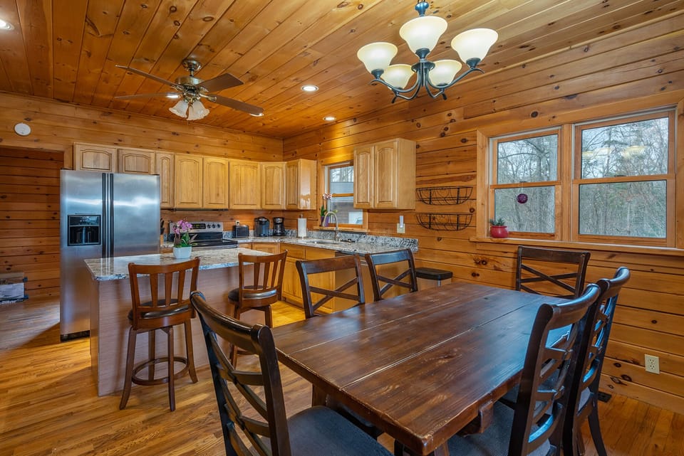 Dining table in kitchen seats 6