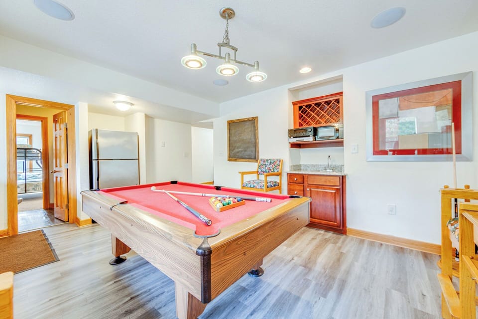 11-surf-or-sound-realty-485-las-brisas-game-room-02