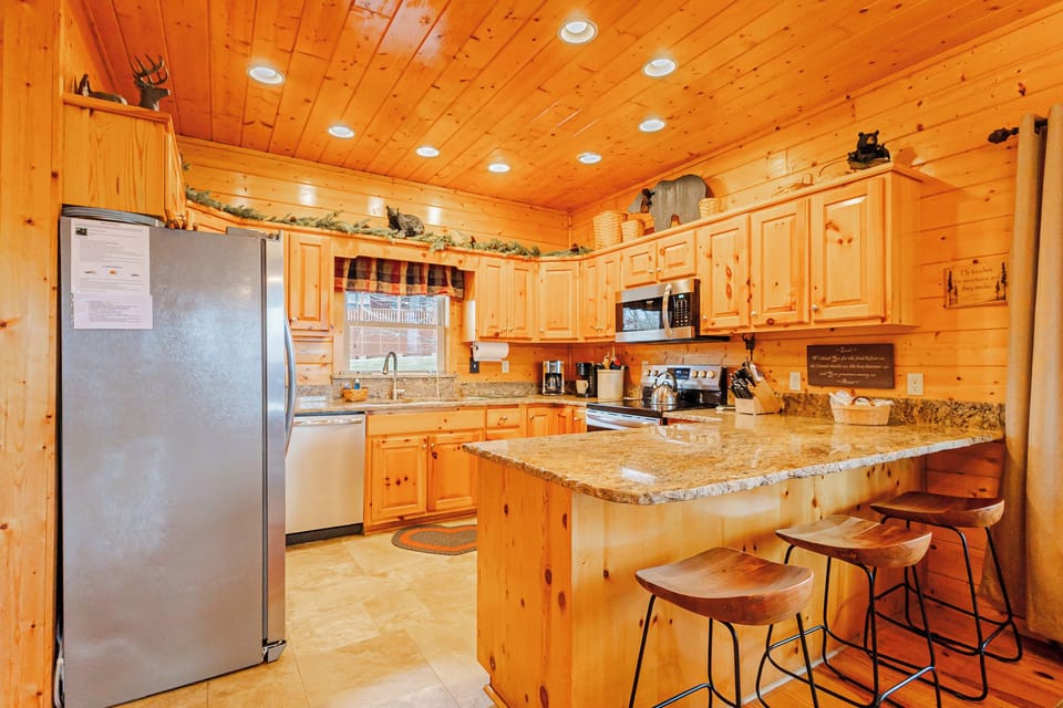 Full kitchen, fully stocked