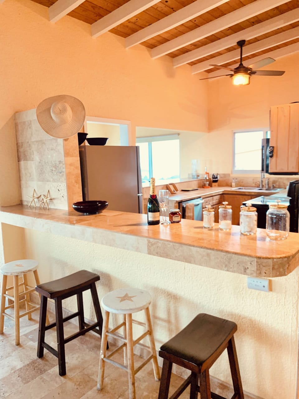Kitchen & bar