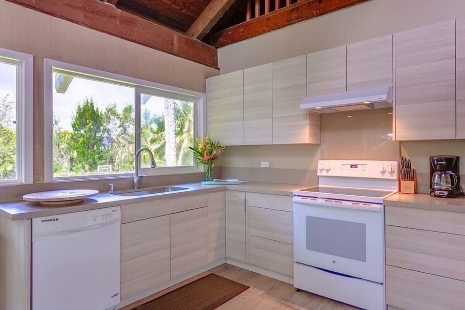 More views of the upstairs kitchen. Views of the lush greenery while you meal prep. There is even a dishwasher (rare on the north shore) so you don't have to scrub dishes on your vacation.