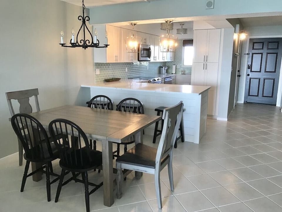 6 top dining table and 3 barstools