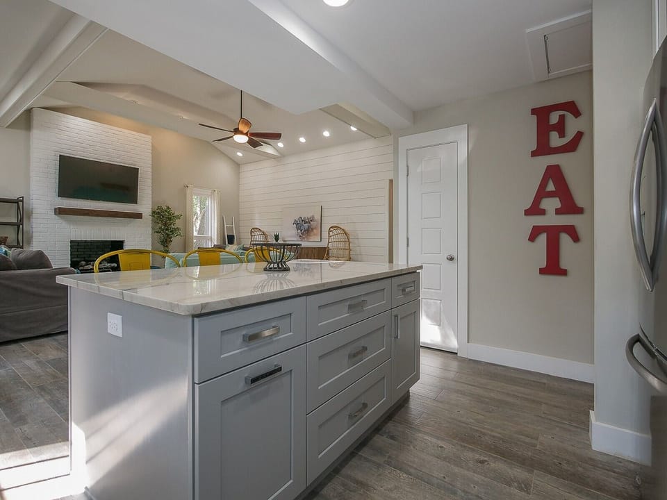 Bright, Airy Living Space at 56 Folly Field
