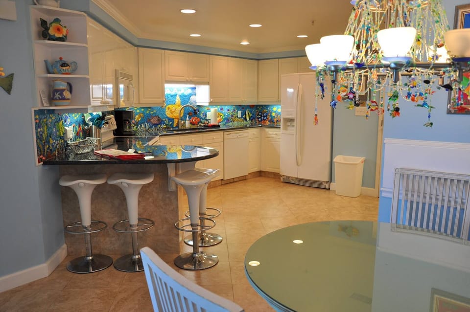 Kitchen, open, roomy, pull your luggage cart in and unload. Bright and beachy.
