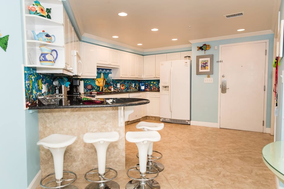 Open foyer area, kitchen, laundry and beach closet as you come in.  