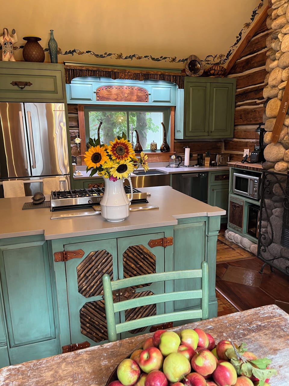 Great updated custom kitchen!