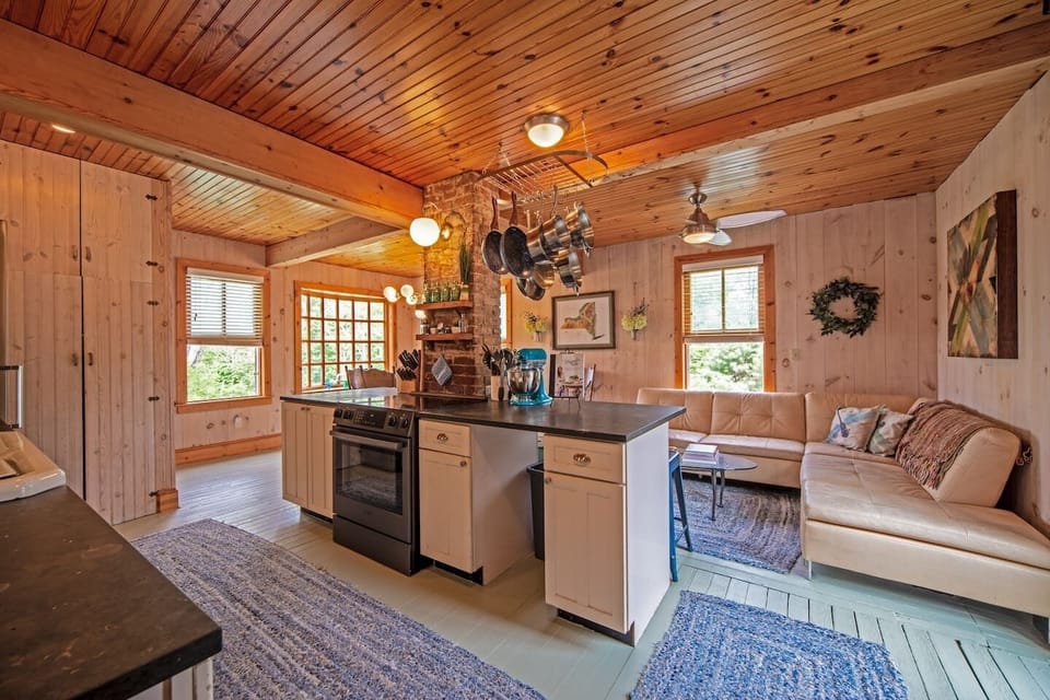 Fully stocked chef's kitchen with everything you need for large family meals
