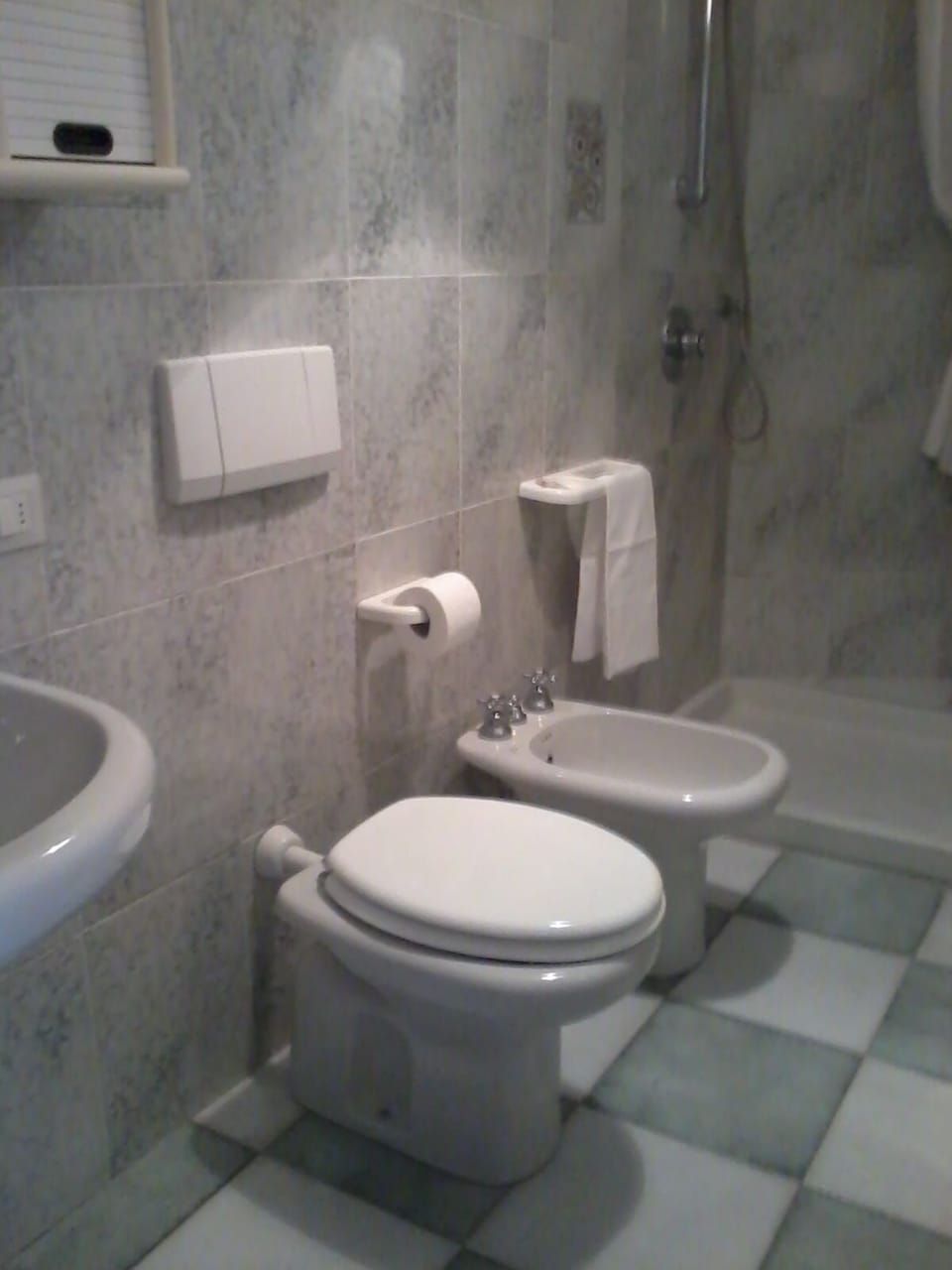 Full Bath room with shower.