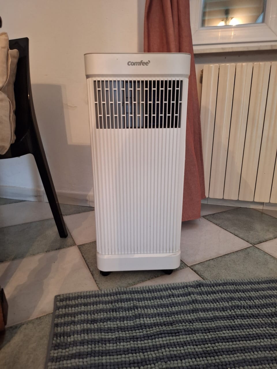 I have added a standing air conditioner.
It keeps the apartment cool and fresh.