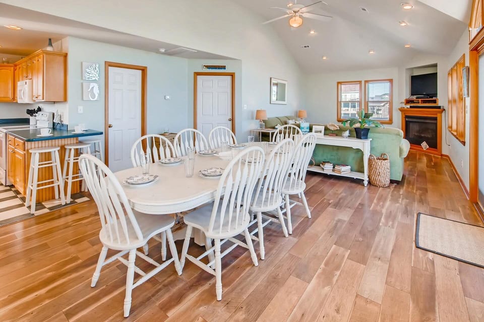 Surf-or-Sound-Realty-Waters-View-317-Dining-Area-2