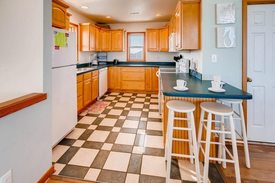 Surf-or-Sound-Realty-Waters-View-317-Kitchen