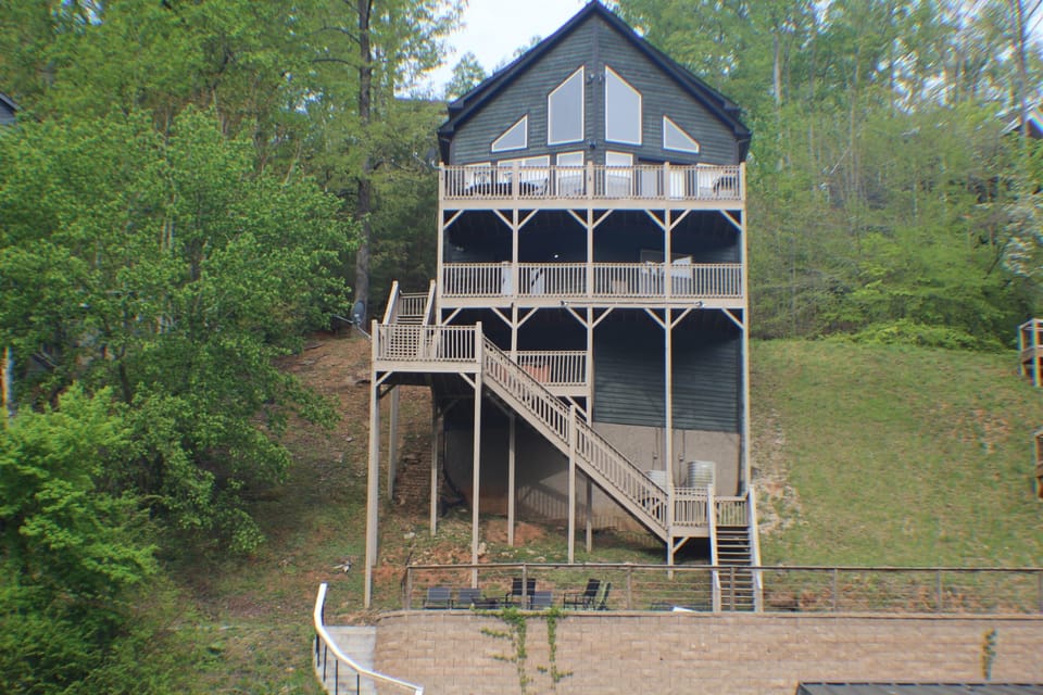 Built on the Norris Lake shoreline