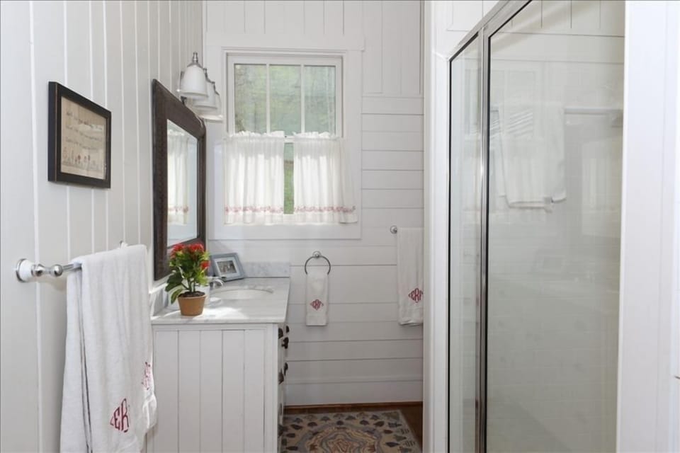 Private bath off of double queen room