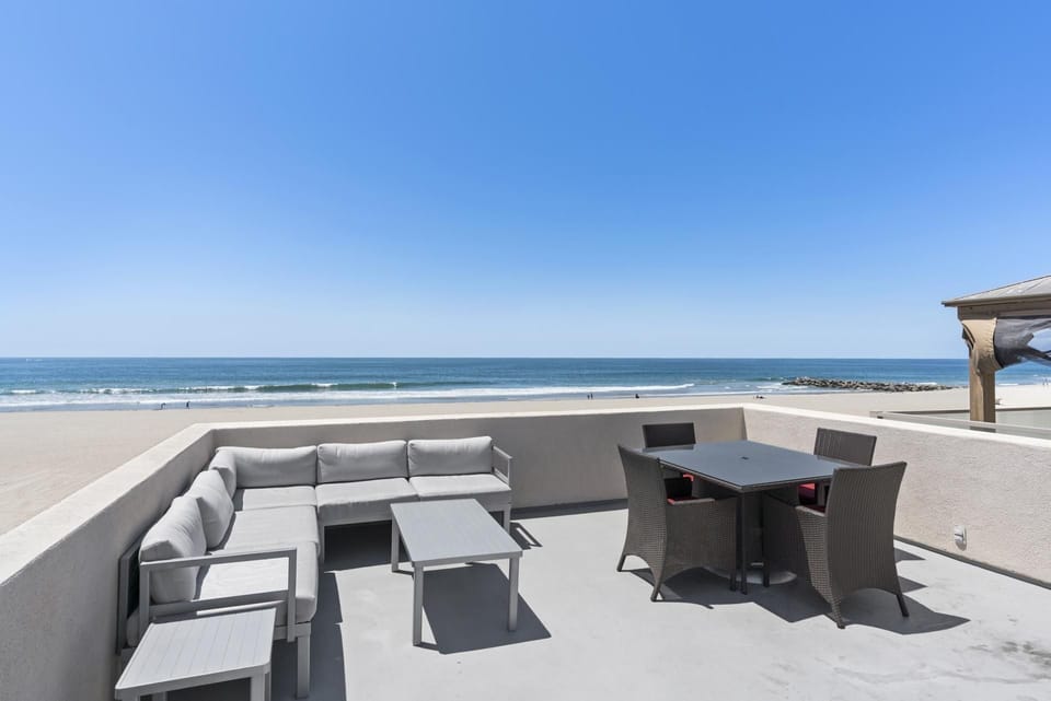 Enjoy evening cookouts on the rooftop patio after a day at the beach.
                