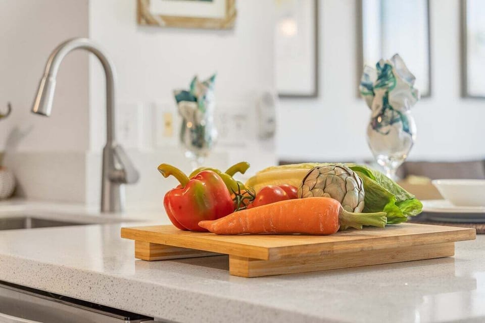 Quartz counter top that makes a kitchen counter sleek and clean