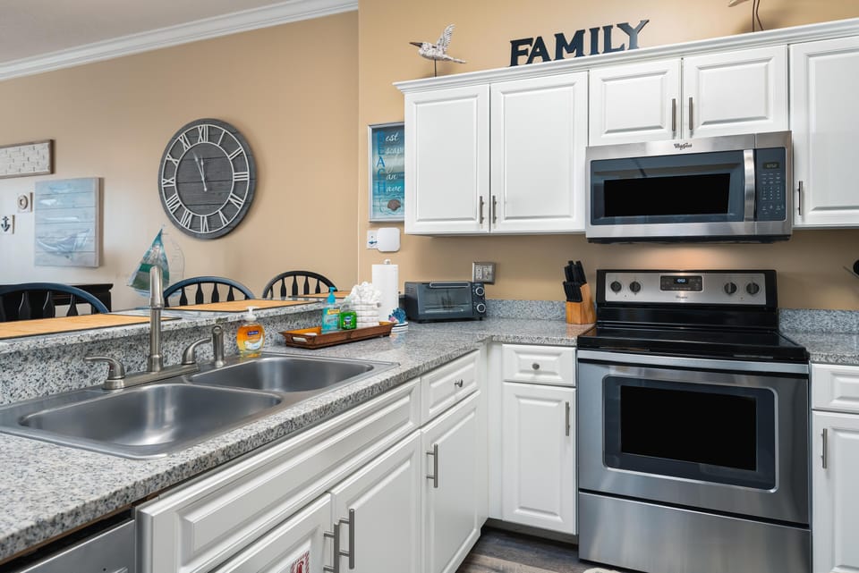 Updated stainless full size appliances!