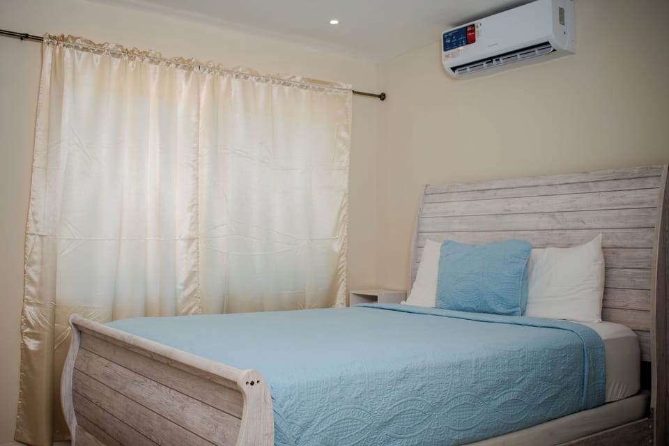 Second Floor Bedroom 
Queen Bed/Ensuite Bath