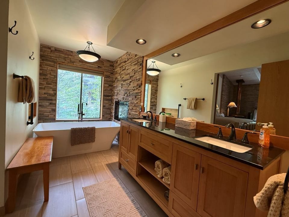 Grand bathroom