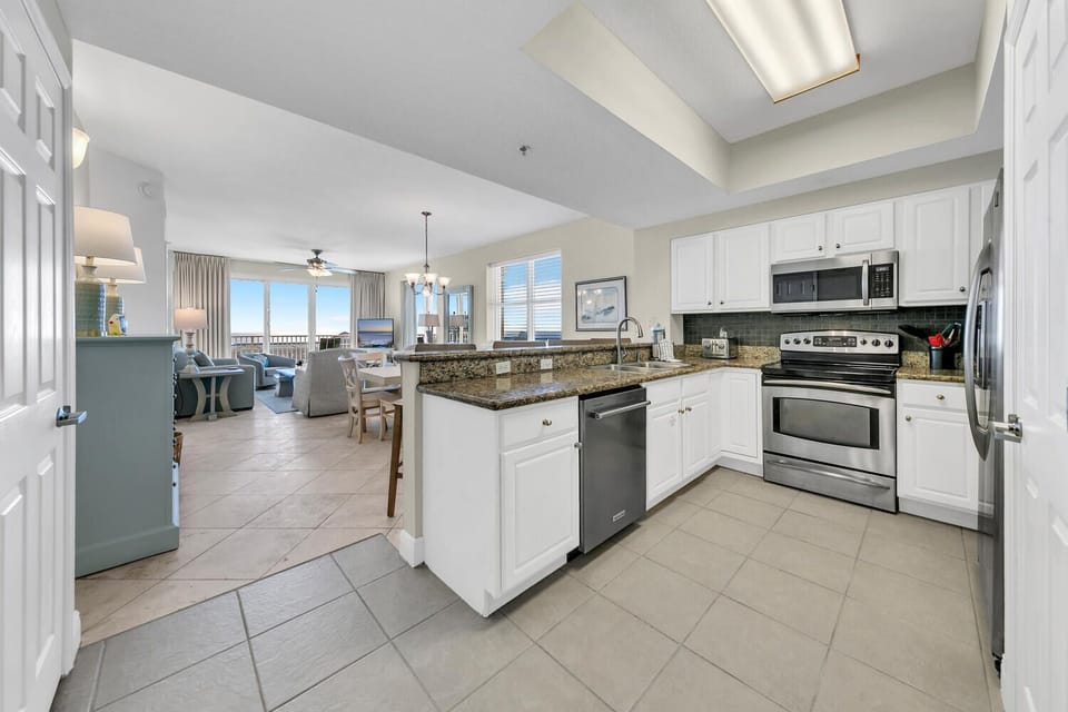 Kitchen with Breakfast Bar