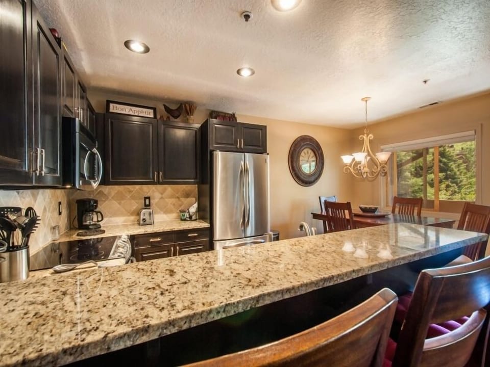 Kitchen With Bar 