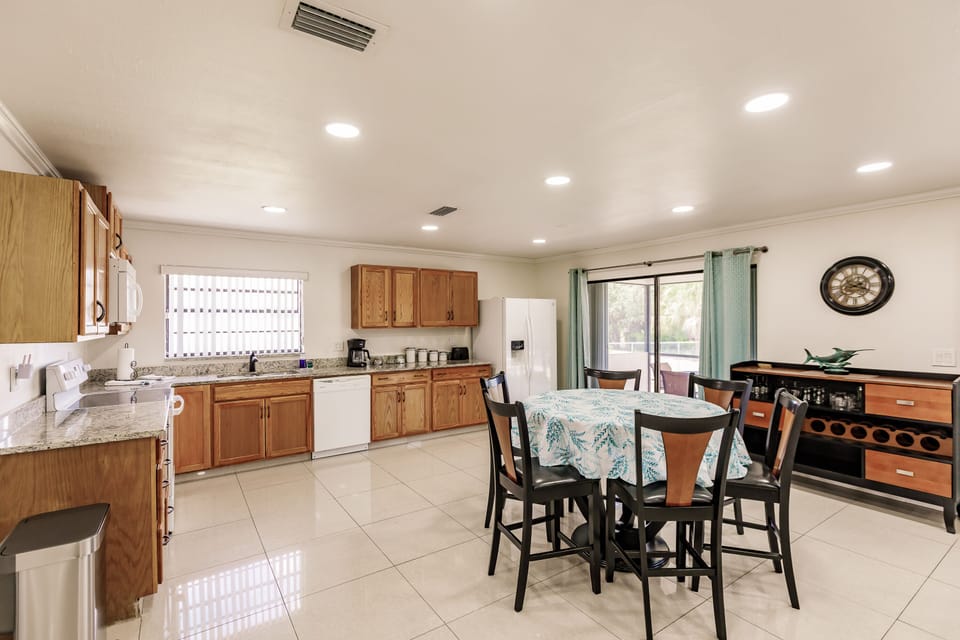 Kitchen / dining area