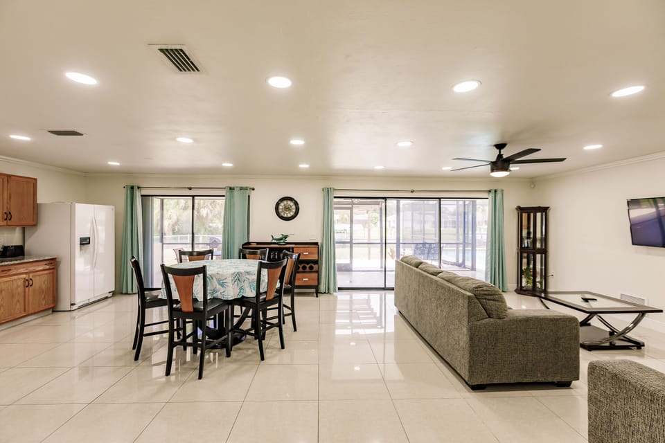 Dining / living areas
