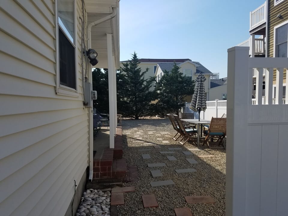 View from driveway into expansive side and backyard