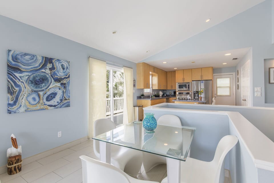 Dining area is located on the 2nd floor