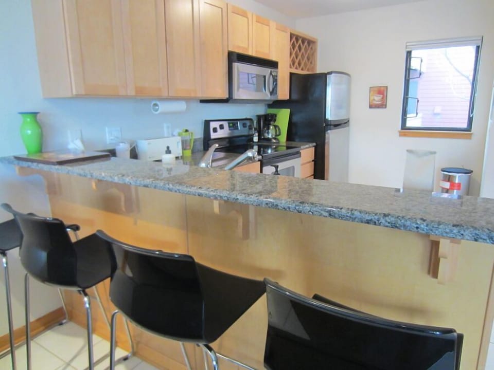Kitchen, eating area and 4 bar stools