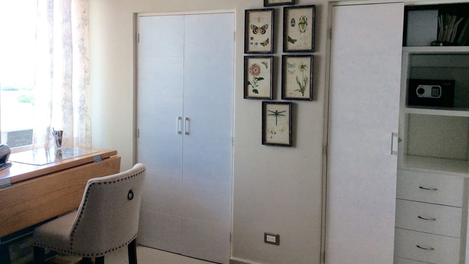 2nd bedroom closet area