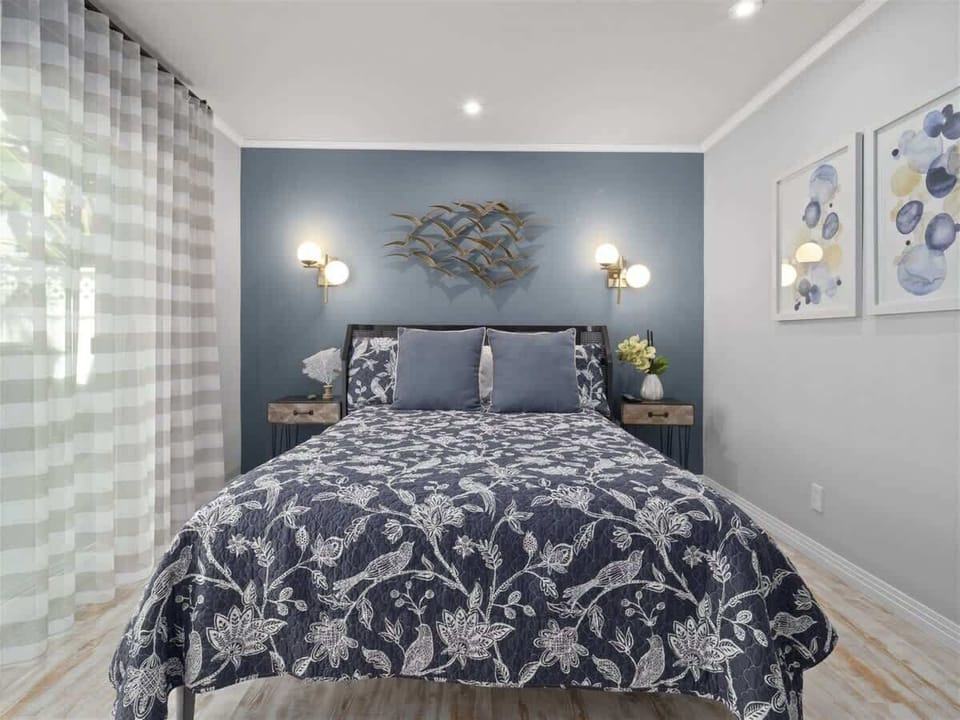 SECOND BEDROOM QUEEN