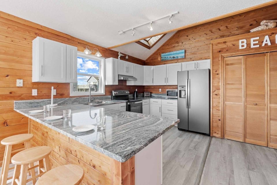 Surf-or-Sound-Realty-768-My-Miramar-Kitchen-2