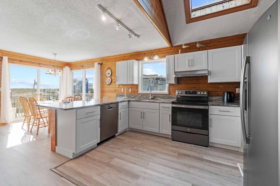 Surf-or-Sound-Realty-768-My-Miramar-Kitchen-1
