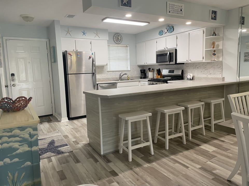 Full kitchen with bar seating for four