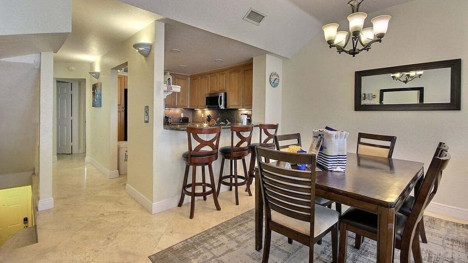 Dining Area and Breakfast Bar - 2nd Floor