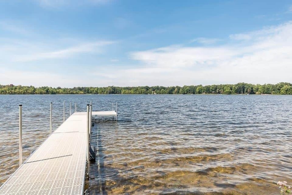 Private Sunset Shores Lake House dock and Upper Scott Lake