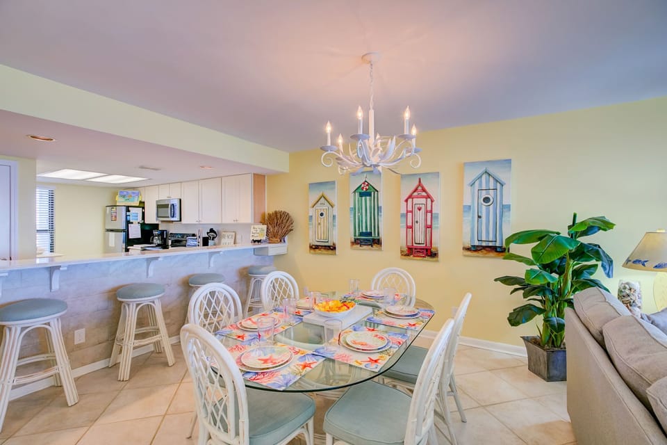 Large Dining /Bar area