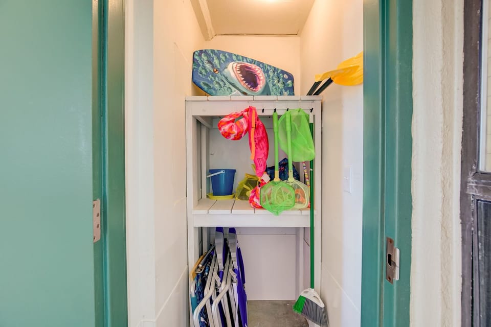 Front storage closet for guests to store beach gear.