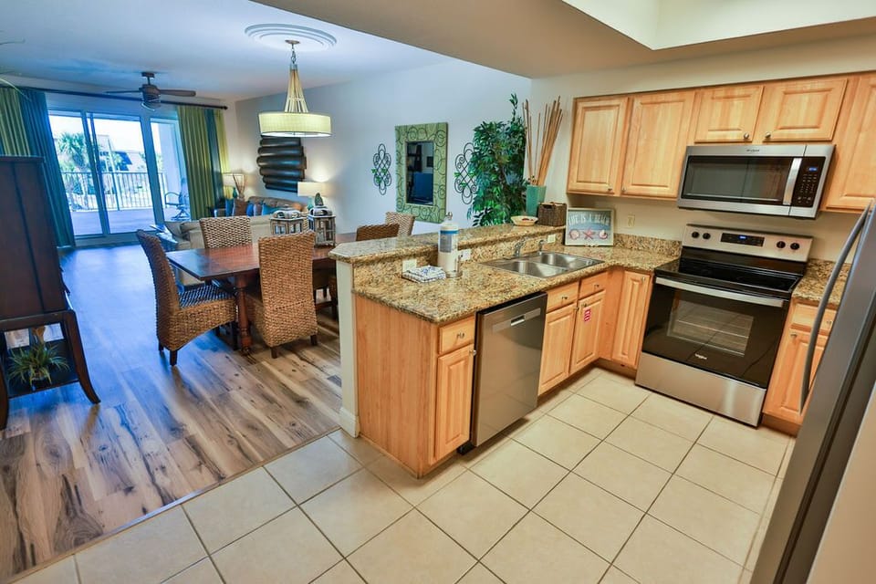 Kitchen with Breakfast Bar